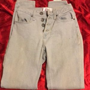 No boundaries light washed blue jeans